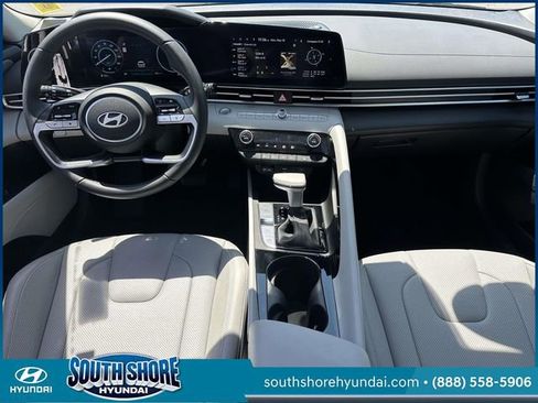 Certified 2025 Hyundai Elantra Limited FWD image 14