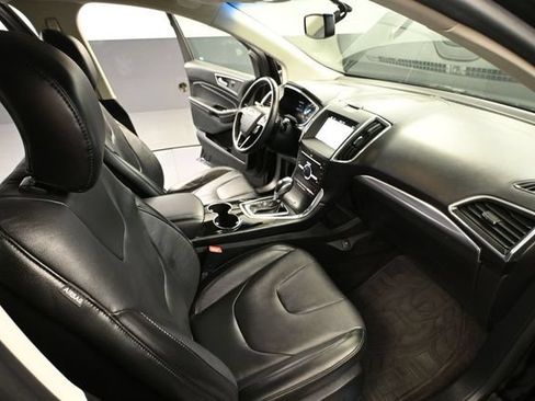 Used 2016 Ford Edge Titanium w/ Technology Package AWD/4WD image 39