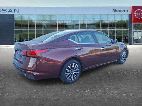 Certified 2025 Nissan Altima 2.5 SV FWD image 5