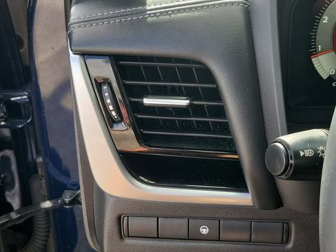 Used 2024 Nissan Rogue SL w/ SL Premium Package FWD image 32