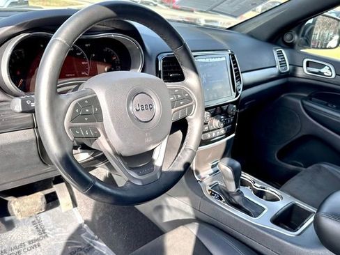Used 2019 Jeep Grand Cherokee Altitude image 16