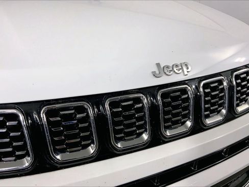 Used 2025 Jeep Compass Limited AWD/4WD image 28