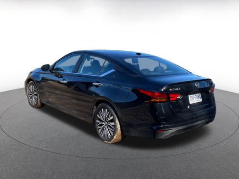 Used 2025 Nissan Altima 2.5 SV image 11