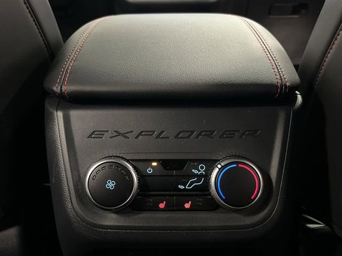Used 2025 Ford Explorer ST-Line w/ Premium Package image 38