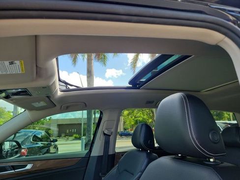 Used 2024 Volkswagen Atlas SE w/ Panoramic Sunroof Package FWD image 20