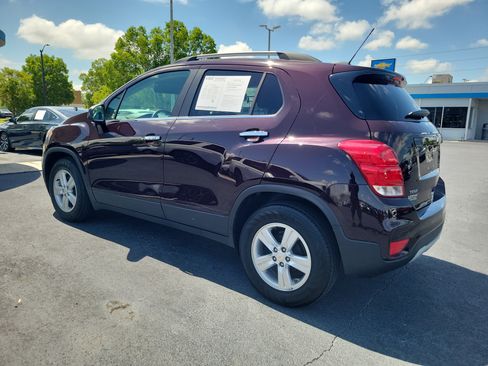 Used 2020 Chevrolet Trax LT w/ Driver Confidence Package FWD image 3