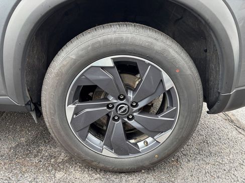 Used 2025 Nissan Rogue SV FWD image 32