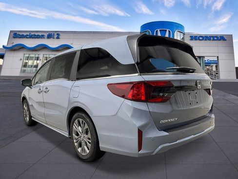 New 2026 Honda Odyssey Touring image 3