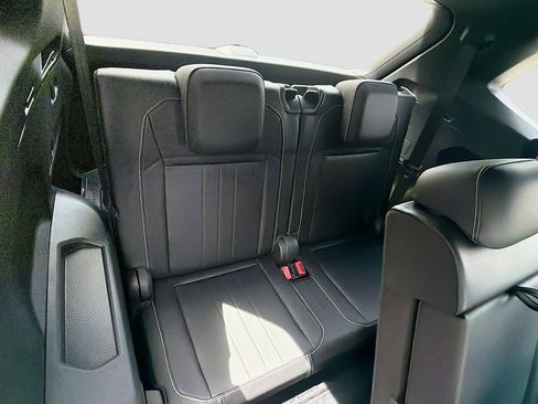 Used 2022 Volkswagen Tiguan SE R-Line FWD image 30