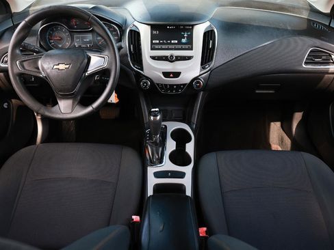 Used 2017 Chevrolet Cruze LS image 21