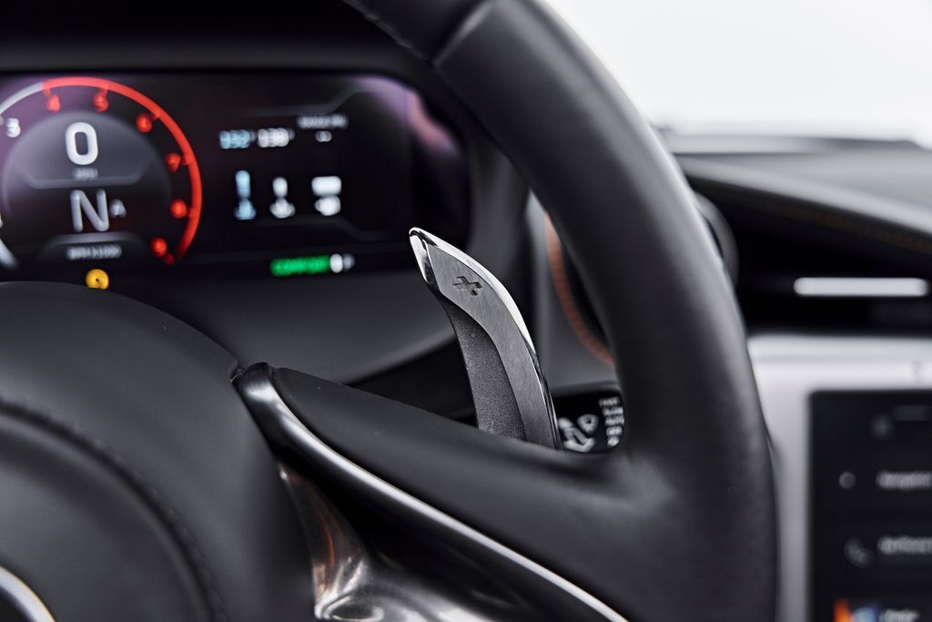 Used 2025 McLaren 750S Spider RWD image 60