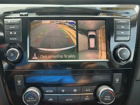 Used 2018 Nissan Rogue SV w/ Premium Package FWD image 22
