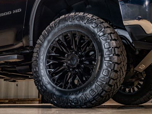 Used 2022 Chevrolet Silverado 2500 LTZ w/ LTZ Plus Package image 16