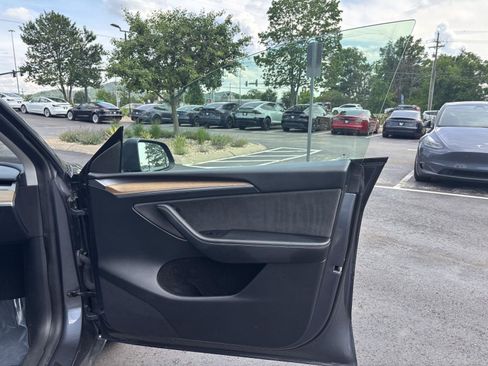 Used 2023 Tesla Model Y Long Range AWD/4WD image 10