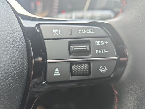 Used 2025 Honda Pilot Black Edition image 18
