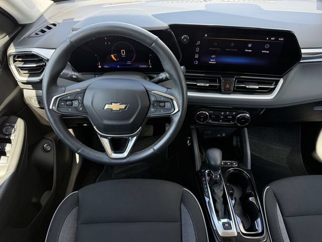 Used 2025 Chevrolet TrailBlazer LT w/ Convenience Package FWD image 13