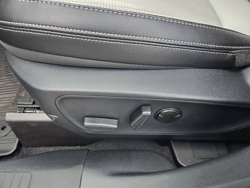 Used 2025 Ford Escape SE w/ PHEV Premium Package FWD image 16