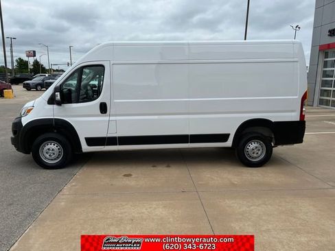 Used 2025 RAM ProMaster 2500 w/ Convenience Group FWD image 2
