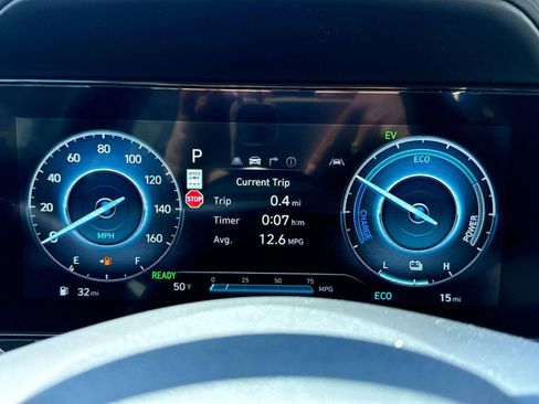 New 2025 Hyundai Elantra Limited image 17