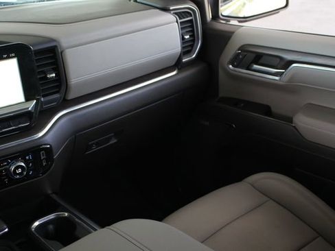 Used 2023 GMC Sierra 1500 SLT image 30