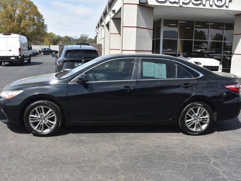 Used 2017 Toyota Camry SE image 10