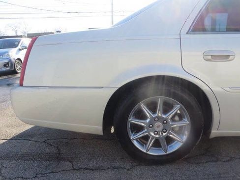 Used 2010 Cadillac DTS Luxury image 22