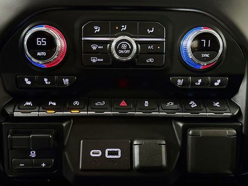 Used 2021 GMC Sierra 1500 Denali w/ Denali Ultimate Package image 17