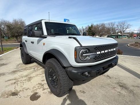 New 2026 Ford Bronco Badlands image 2