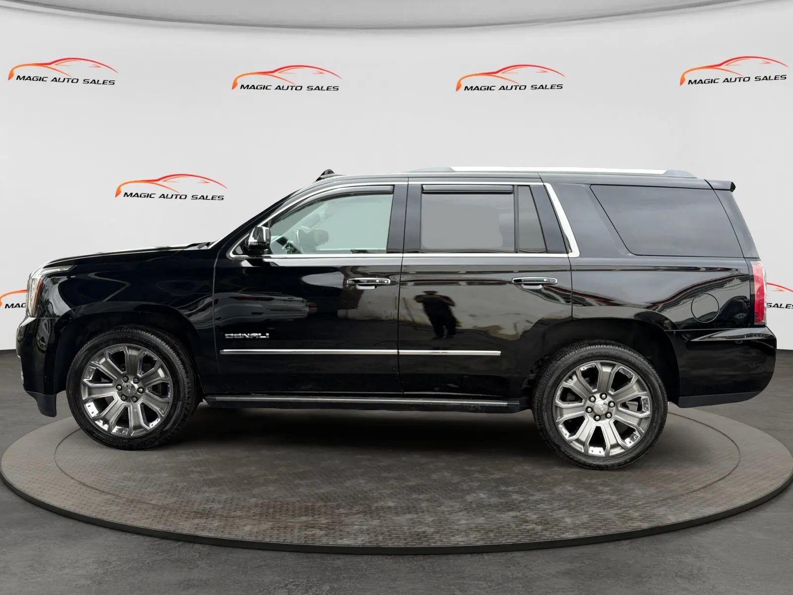 Used 2017 GMC Yukon Denali w/ Open Road Package AWD/4WD image 7