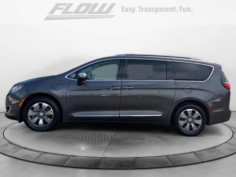Used 2019 Chrysler Pacifica Limited w/ Advanced Safetytec Group FWD image 5