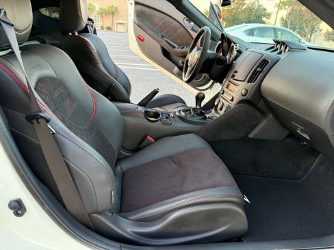 Used 2020 Nissan 370Z Coupe image 31