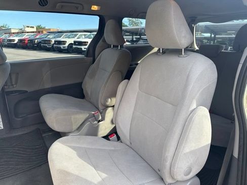 Used 2020 Toyota Sienna L FWD image 10