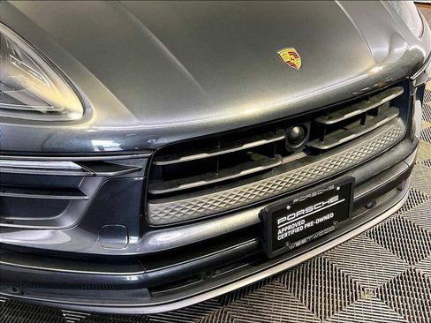 Certified 2024 Porsche Macan AWD/4WD image 34