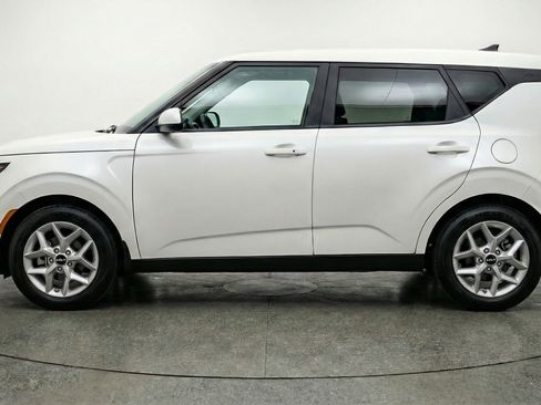 Used 2025 Kia Soul LX w/ LX Technology Package FWD image 5