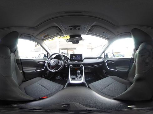 Used 2025 Toyota RAV4 XLE image 40