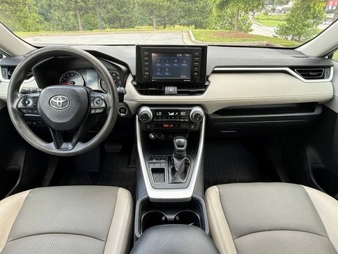 Used 2020 Toyota RAV4 XLE FWD image 23