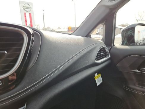 New 2026 Chrysler Pacifica Select image 36