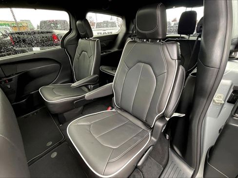 New 2026 Chrysler Pacifica Limited w/ S Appearance Package image 10