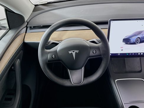 Used 2024 Tesla Model Y Long Range AWD/4WD image 16