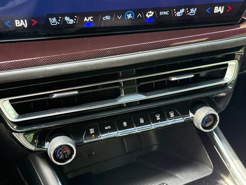 Used 2025 Chevrolet Traverse RS FWD image 29