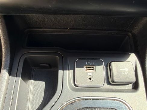 Used 2020 Jeep Cherokee Limited FWD image 31