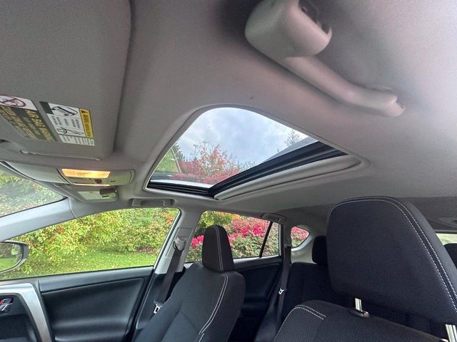 Used 2016 Toyota RAV4 XLE AWD/4WD image 13
