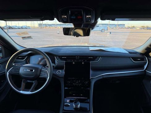 New 2025 Jeep Grand Cherokee L Limited w/ Luxury Tech Group II image 25