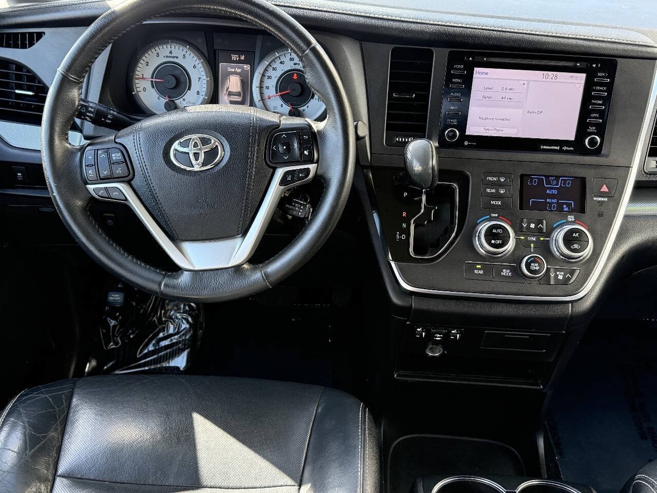 Used 2018 Toyota Sienna SE FWD image 8