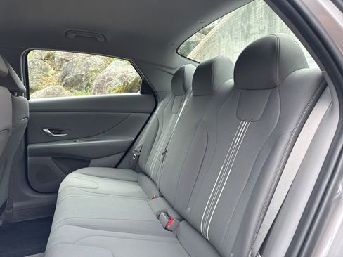 Used 2023 Hyundai Elantra SEL w/ Convenience Package FWD image 18