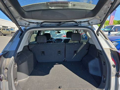 Used 2023 GMC Terrain SLE w/ Driver Convenience Package AWD/4WD image 5