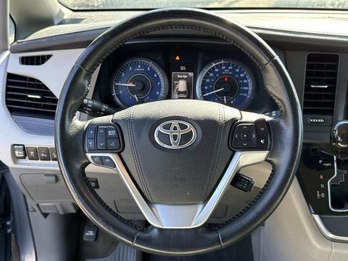 Used 2016 Toyota Sienna XLE w/ XLE Navigation Package FWD image 19
