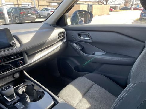 Used 2025 Nissan Rogue SV image 38