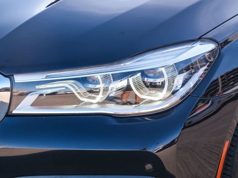 Used 2018 BMW 750i xDrive AWD/4WD image 12