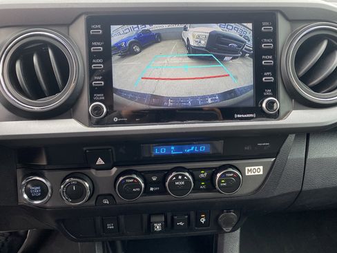 Used 2022 Toyota Tacoma TRD Off-Road AWD/4WD image 15